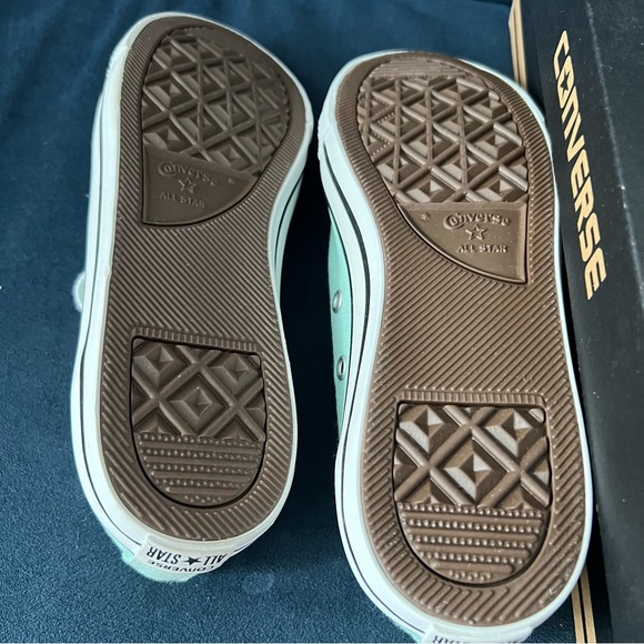 Converse Dainty Ox in Foam - Picture 5 of 6